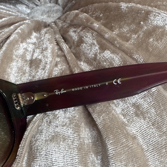 Ray-Ban Women's Burgundy Sunglasses with Tan Case - Picture 7 of 7